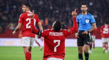 كاف يحيل أحداث مباراة الأهلي والجيش الملكي إلى مجلس التأديب للتحقيق في المخالفات 1